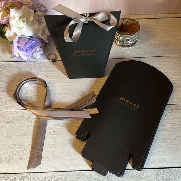 12 Pcs Paper Bags ( Merci Beaucoup ) Gift Bag, Packaging Box with Gray Ribbon - Picture 3 of 11